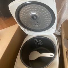 短期使用‼️ ヤマダセレクト 炊飯器 マイコンジャー  YEC-M10G1 ホワイト 5.5合炊きの画像