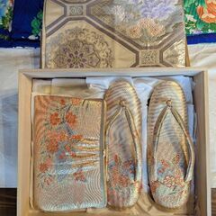 振袖、草履バッグ、帯、髪飾のセットの画像