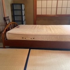 マット付きベッドの画像