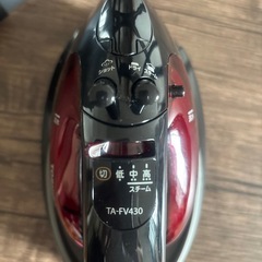 TOSHIBA 東芝 コードレスアイロン 17年製 TA-FV430の画像