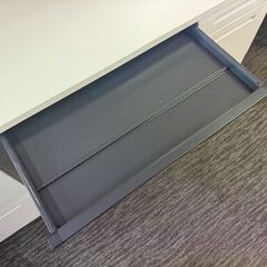 【9/19までに引取必須】オフィスデスク ITOKI 片袖机 デスクパネル付き（2台ありますが単品購入も可能です）の画像