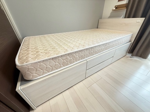 ※商談中　引き出し収納、コンセントあり シングルベット　 マットレス付き