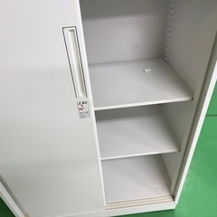 ★フロンティアグループいわき店★お手頃価格！コクヨ　スライド書庫　2枚扉/カギ付 宅配ボックス W900xD450xH1120 事務用品 の画像