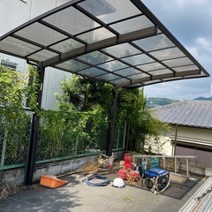 カーポート　片屋根　アルミ　屋根 　バラして保管してます。 ネジ少し足りない可能性があります。  サイズ　約  高さ2630mm  3020mm 幅2800mm 長さ5000mmの画像