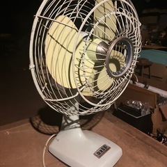 ナショナル　レトロ扇風機クリーム色の画像