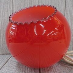 ➁ レトロポップ ガラスのランプシェード チェリーレッド フリル 昭和レトロ 電傘 赤色 ガラスシェード フリルシェード 西岡店の画像