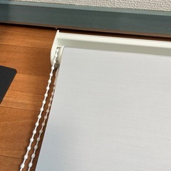 タチカワブラインド　ロールスクリーン　ホワイトグレー色　留め具欠品の画像