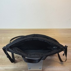THE NORTH FACE ショルダーバッグ キルティング ブラック シンプルデザインの画像