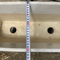 白い陶器プランターの画像