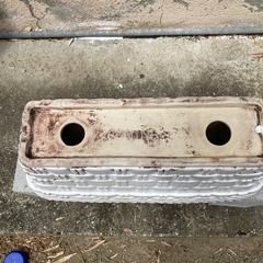 白い陶器プランターの画像