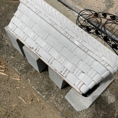 白い陶器プランターの画像
