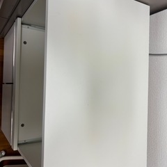 食器棚の画像