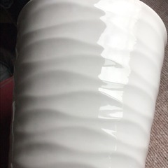 【O】（白・陶器・波穏やか）胡蝶蘭が入っていた鉢の画像