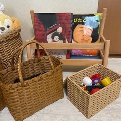 絵本棚おもちゃケースの画像