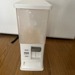 炊飯器と計量器の画像