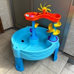 ウォーターテーブル　水遊びの画像