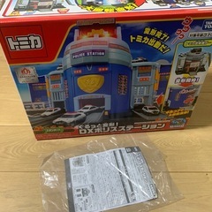 トミカ　ぐるっと変形！DXポリスステーションの画像