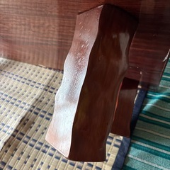 高級感のある一枚板の机の画像