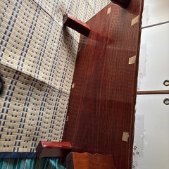 高級感のある一枚板の机の画像
