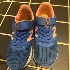 new balance シューズの画像