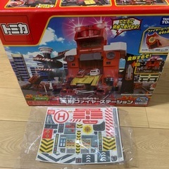 トミカ　変形ファイヤーステーションの画像
