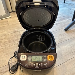 炊飯器(ZOJIRUSHI)の画像