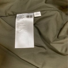 ユニクロ UNIQLO ダウンジャケット カーキ Lサイズ シンプルの画像