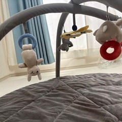 (お話中)IKEA　GULLIGAST ベビージムの画像