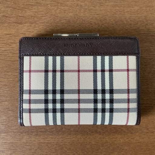 ブランド✨BURBERRYバーバリー二つ折り財布がま口財布?レディース美品?肌色•黒•白•赤•茶色