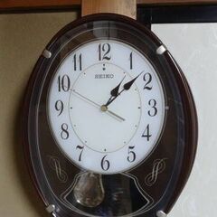 時報に音楽が鳴るセイコー電波柱時計の画像