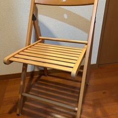 折りたたみ木製椅子の画像