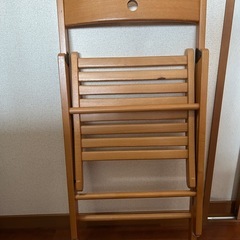 折りたたみ木製椅子の画像