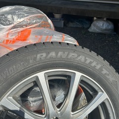 2024年製スタッドレスタイヤ４本アルミホイール付き215/60R17　の画像