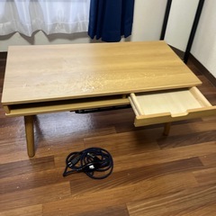 炬燵付きテーブルの画像