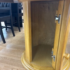 ☆ドリーム荒牧店☆ジモティー割引有☆【クリーニング済み】収納付きラウンドテーブルの画像