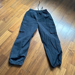 GU  レディースMサイズ　パンツ　クロ　カーゴパンツの画像