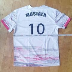 希少　2025/26 シーズンのアウェー　 ムシアラ選手 バイエルン　背番号10の画像