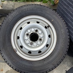 145/80r12 ブリジストンスタッドレスタイヤホイール付き４本　エブリィ　ハイゼット　スクラム　ミニキャブ　アクティ　サンバー　ＮＶ１００クリッパーの画像