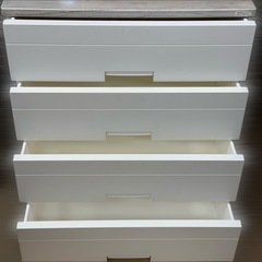 【未剥離】プラ製チェスト 収納ケース 引き出し 衣類収納 ホワイト タンス 4段 収納家具 シンプル キャビネット 押入れ クローゼット 収納ボックス 大容量 インテリア 家具 整理整頓 引き取り限定の画像