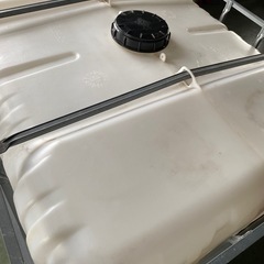 1000リットル貯水タンクの画像