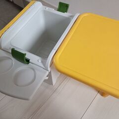 クーラーボックス付きテーブルの画像