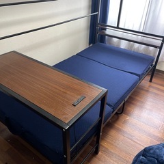 鉄製高級シングルベッドの画像
