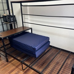 鉄製高級シングルベッドの画像