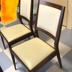 ダイニングテーブルの画像