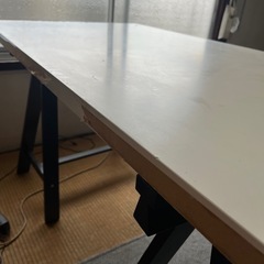 IKEAの机の画像