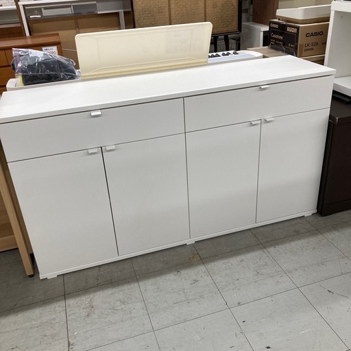 IKEA VIHALS ヴィーハルス　サイドボード　※取手変形あり、引き出しカムロックナット一つ欠品