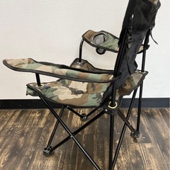 ①【中古品】アウトドアチェア カモフラ 迷彩柄 キャンプ 折りたたみ チェアー コンパクト スポーツ観戦の画像