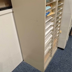 書類棚の画像