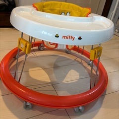ミッフィー歩行器の画像