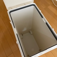 【ほぼ新品】ゴミ箱　キャスター付　連結可の画像